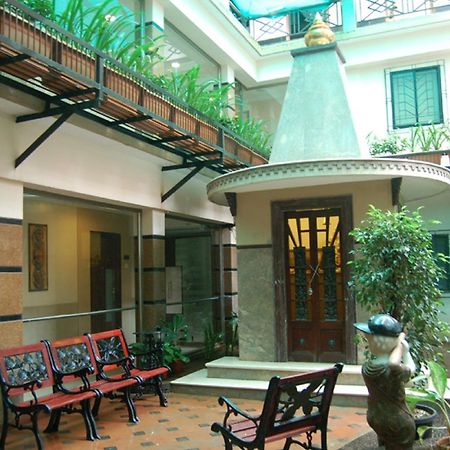 Haredia Hotel Мумбаи Экстерьер фото