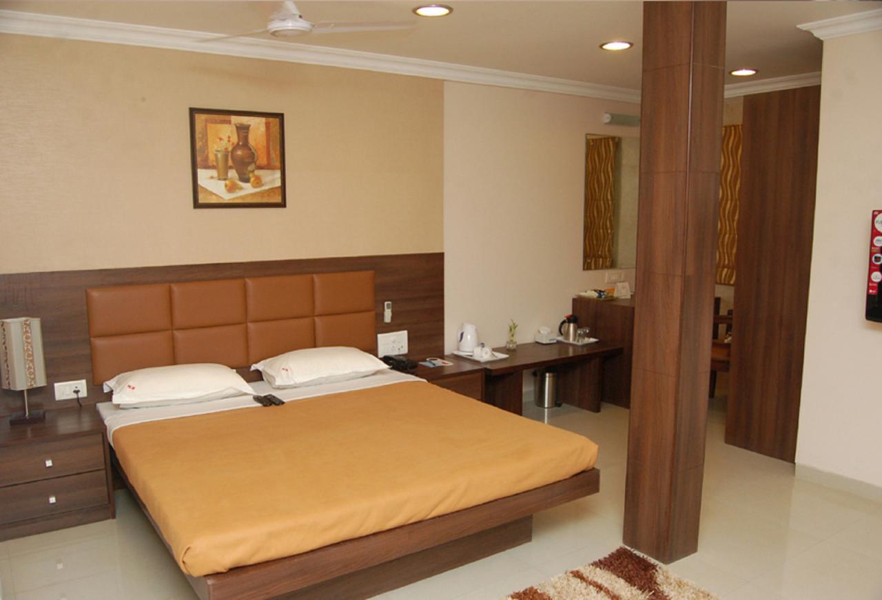 Haredia Hotel Мумбаи Экстерьер фото